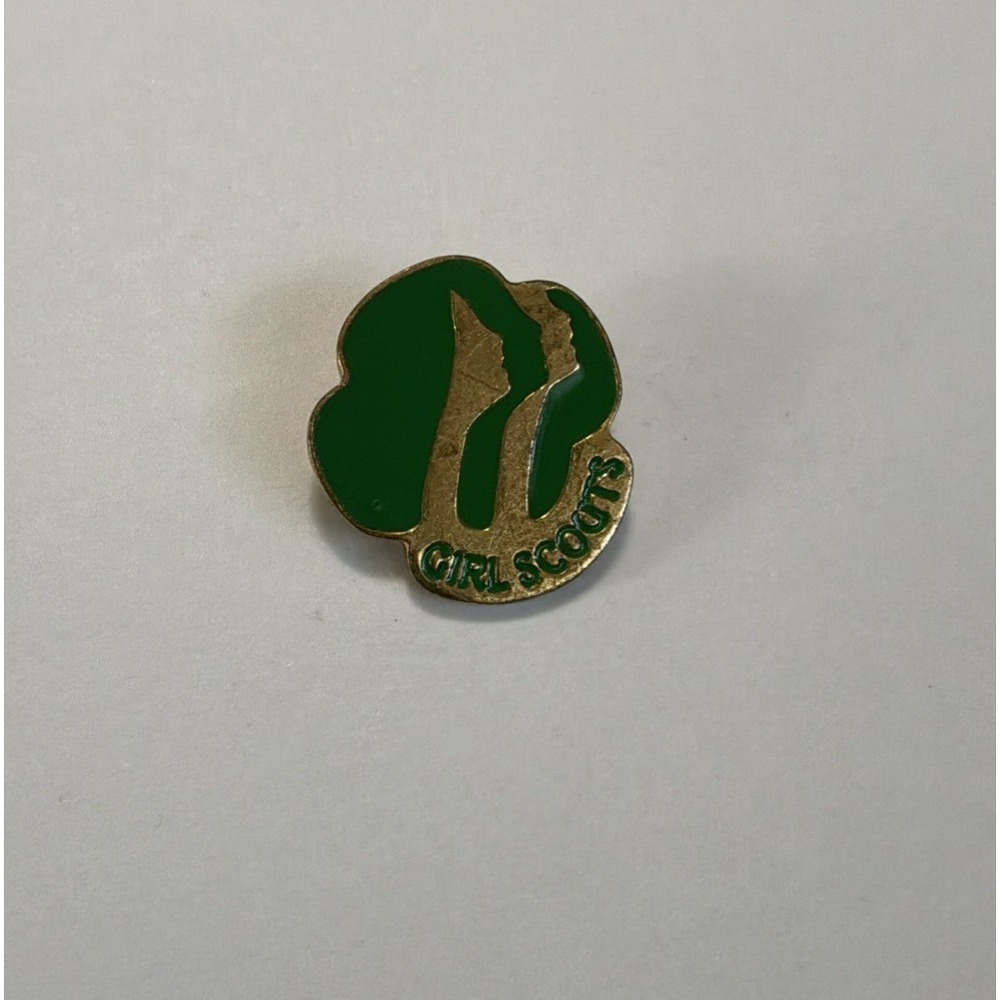 Girl Scouts Lapel Pin 1980s Green Gold Metal Vtg Pinback USA GSUSA 1980